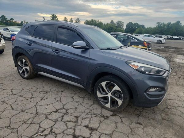2017 HYUNDAI TUCSON — Passenger 3/4