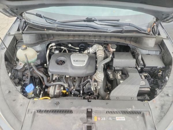 2017 HYUNDAI TUCSON — Engine bay