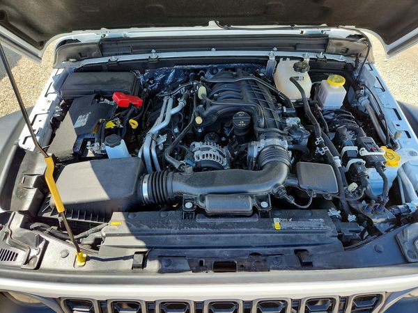 2026 JEEP GLADIATOR Rubicon — Engine bay