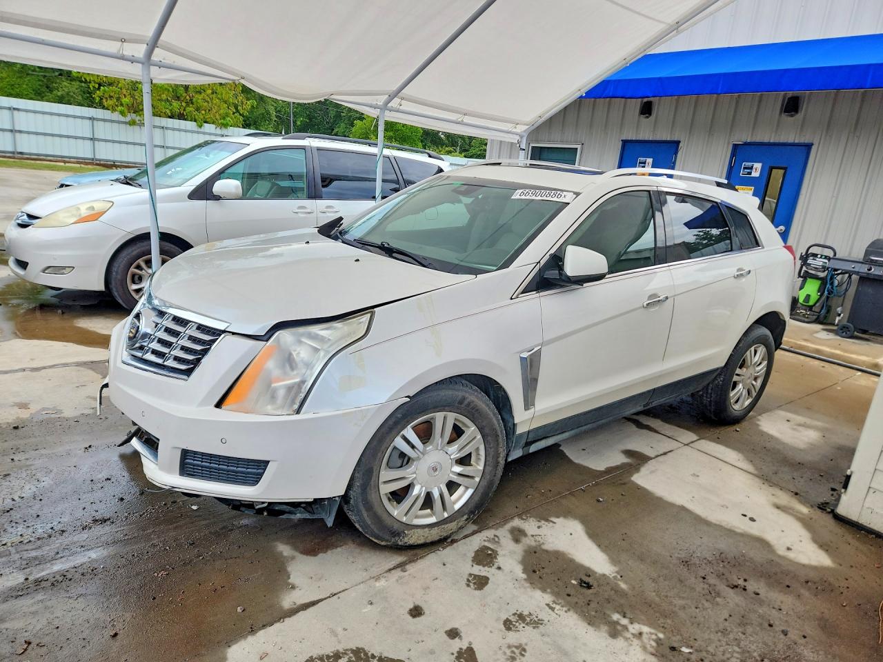 2013 CADILLAC SRX Luxury — Front 3/4