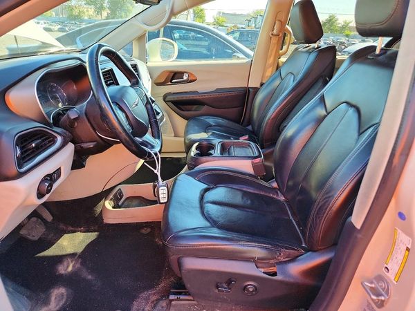 2017 CHRYSLER PACIFICA Touring L