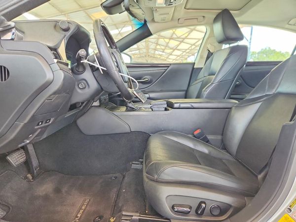 2020 LEXUS ES