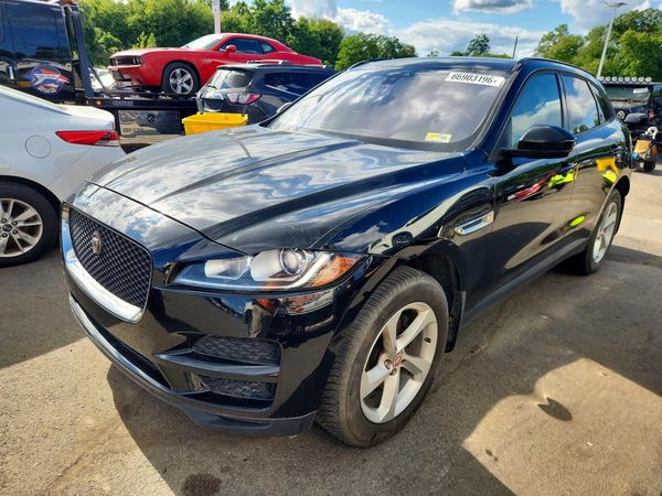 2018 JAGUAR F-PACE Premium — Front 3/4