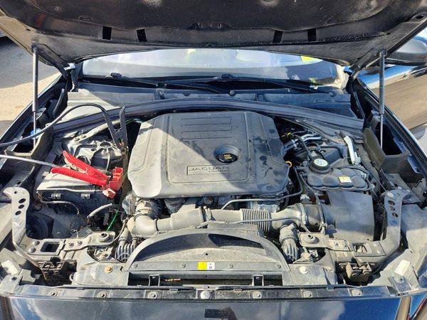 2018 JAGUAR F-PACE Premium — Engine bay