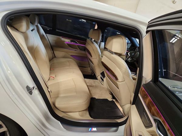 2017 BMW 740