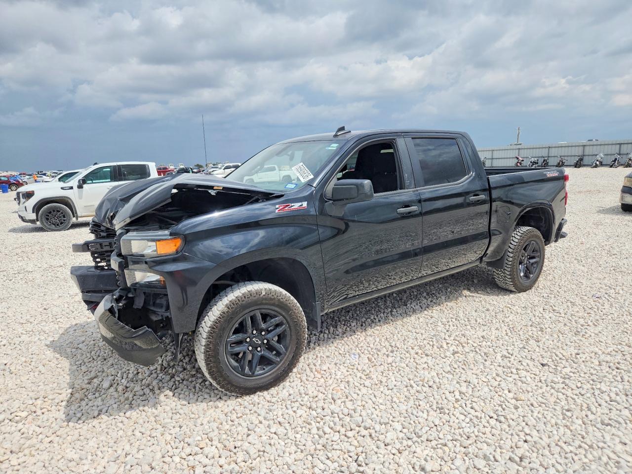 2021 CHEVROLET SILVERADO Trail Boss Custom — Front 3/4