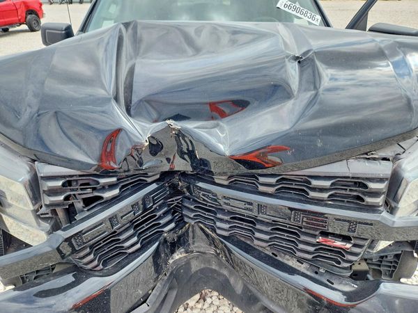 2021 CHEVROLET SILVERADO Trail Boss Custom — Engine bay