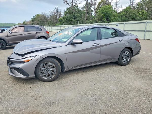 2024 HYUNDAI ELANTRA