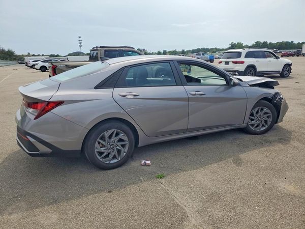 2024 HYUNDAI ELANTRA