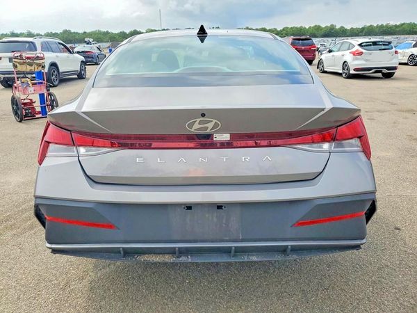 2024 HYUNDAI ELANTRA