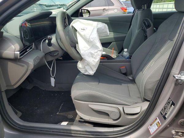 2024 HYUNDAI ELANTRA