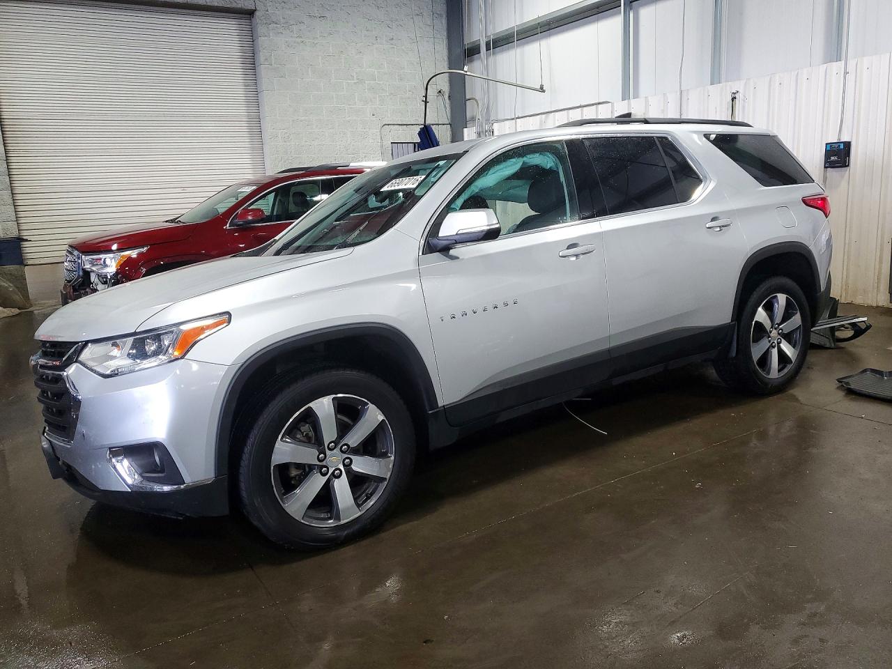 2021 CHEVROLET TRAVERSE LT — Front 3/4