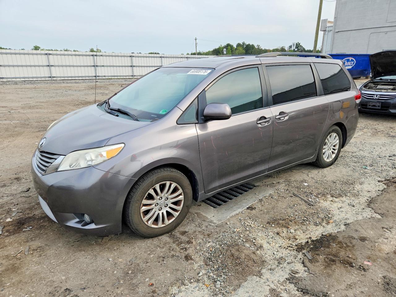 2014 TOYOTA SIENNA
