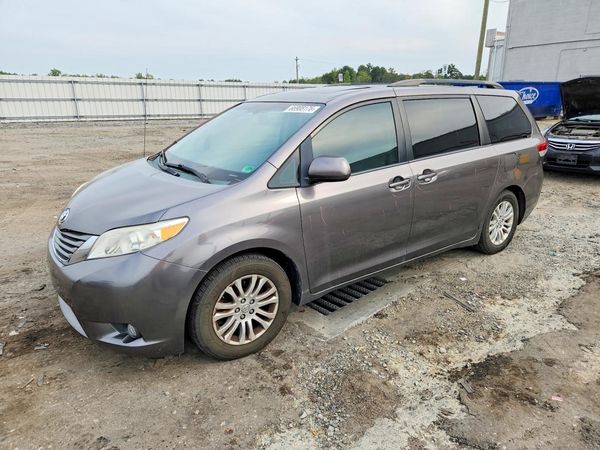 2014 TOYOTA SIENNA