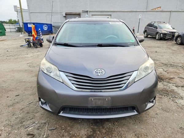 2014 TOYOTA SIENNA