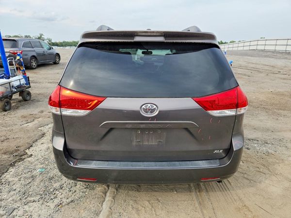 2014 TOYOTA SIENNA