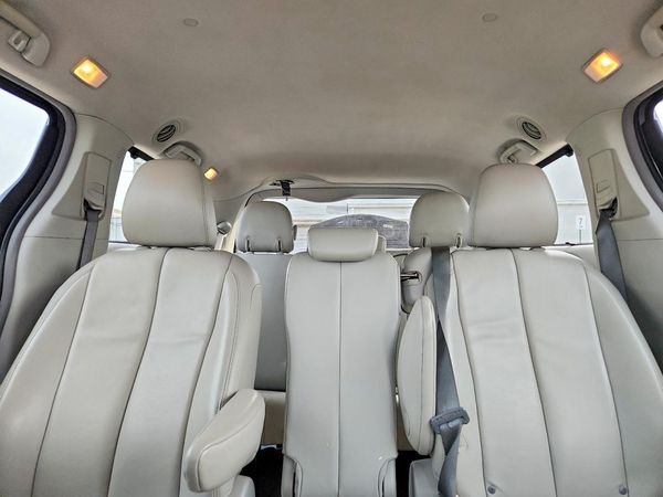 2014 TOYOTA SIENNA
