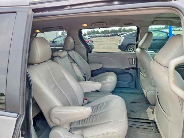 2014 TOYOTA SIENNA