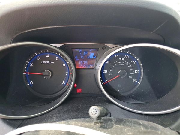 2015 HYUNDAI TUCSON GLS (Middle)