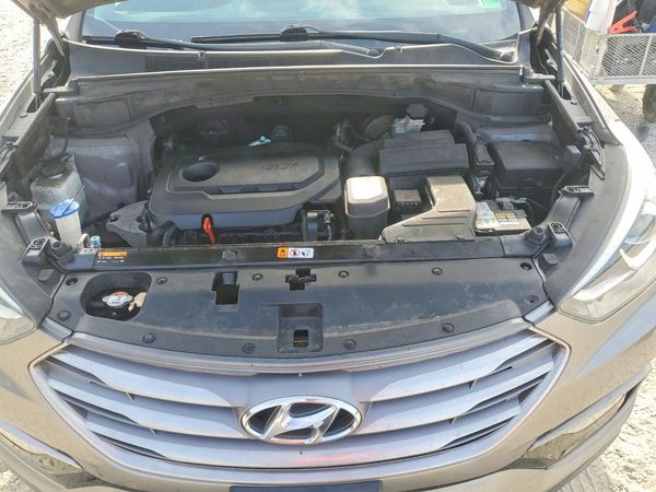 2017 HYUNDAI SANTA FE — Engine bay
