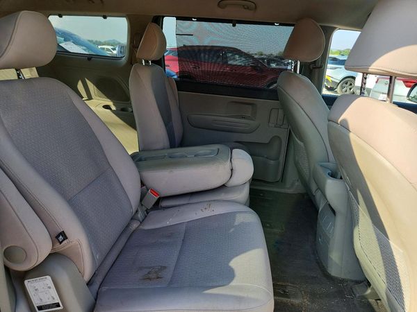 2016 KIA SEDONA LX - Middle-low