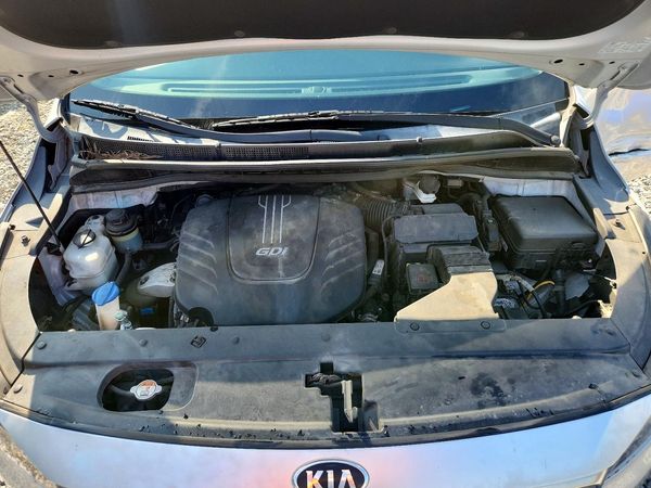 2016 KIA SEDONA LX - Middle-low