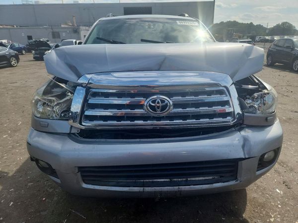 2013 TOYOTA SEQUOIA SR5 grade