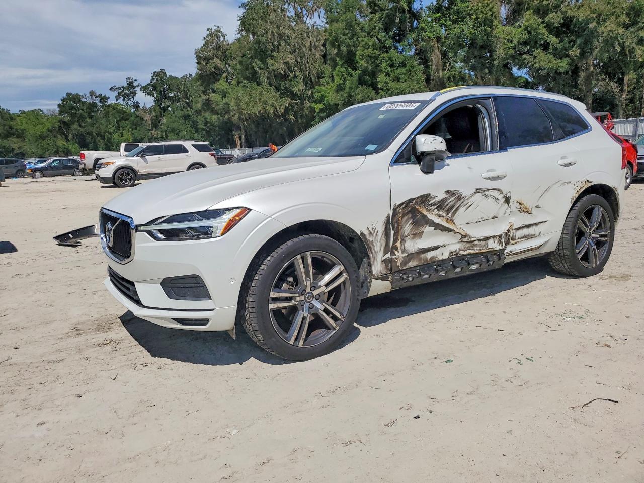 2019 VOLVO XC60 Momentum