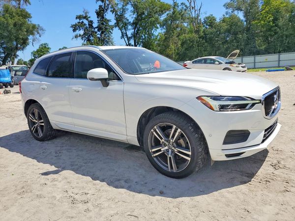 2019 VOLVO XC60 Momentum