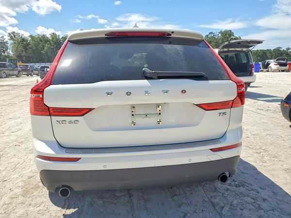 2019 VOLVO XC60 Momentum