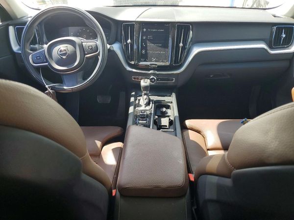 2019 VOLVO XC60 Momentum
