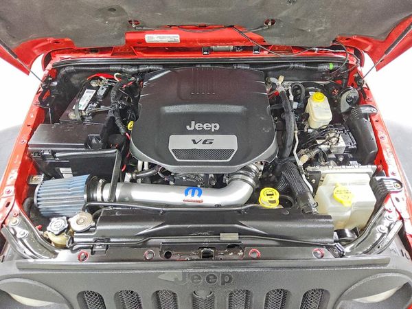 2016 JEEP WRANGLER Rubicon — Engine bay