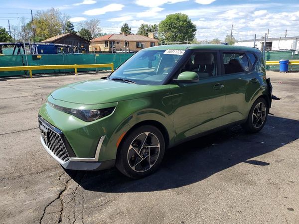 2023 KIA SOUL EX — Front 3/4
