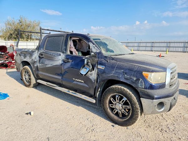 2013 TOYOTA TUNDRA SR5 — Passenger 3/4