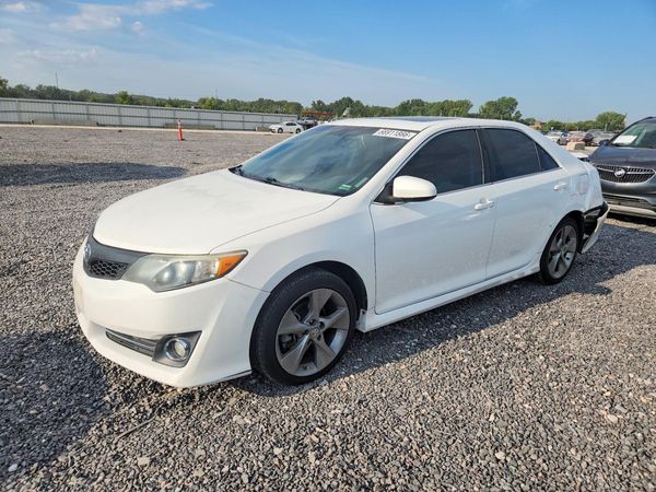 2013 TOYOTA CAMRY — Front 3/4