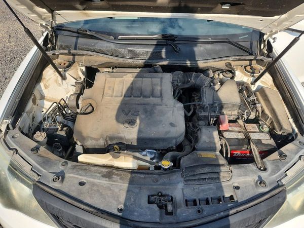 2013 TOYOTA CAMRY — Engine bay