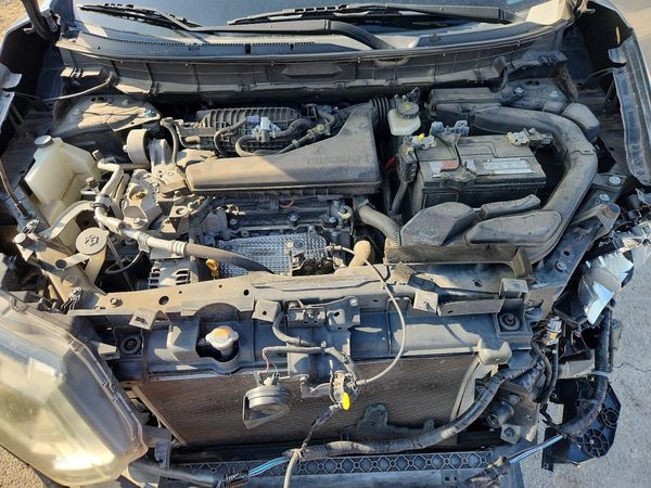2018 NISSAN ROGUE — Engine bay