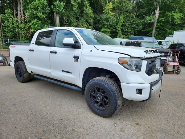 2018 TOYOTA TUNDRA — Passenger 3/4