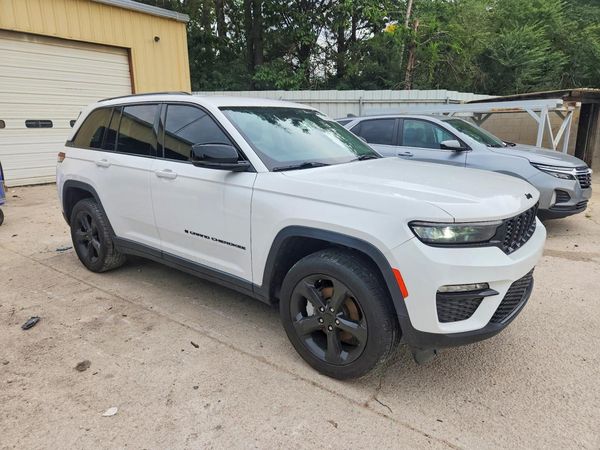 2023 JEEP GRAND CHEROKEE Limited — Passenger 3/4