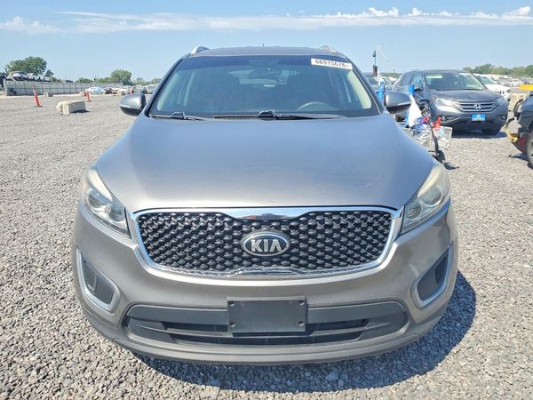 2017 KIA SORENTO L, LX