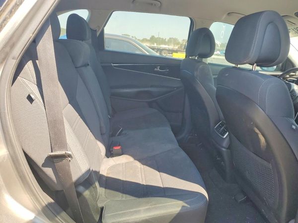 2017 KIA SORENTO L, LX