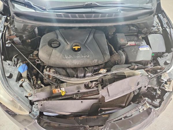2014 HYUNDAI ELANTRA GLS (Middle)