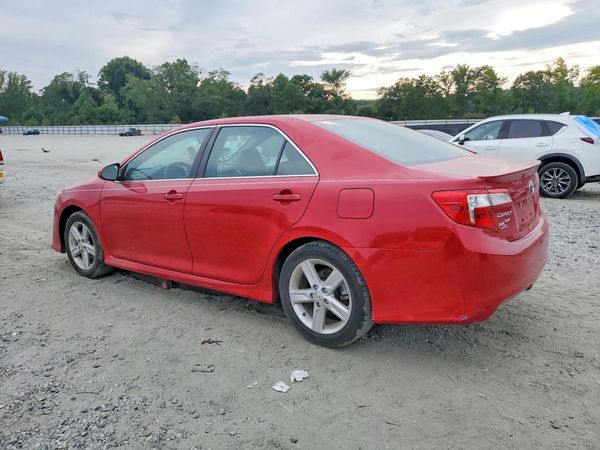 2014 TOYOTA CAMRY