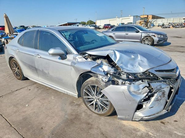 2024 TOYOTA CAMRY