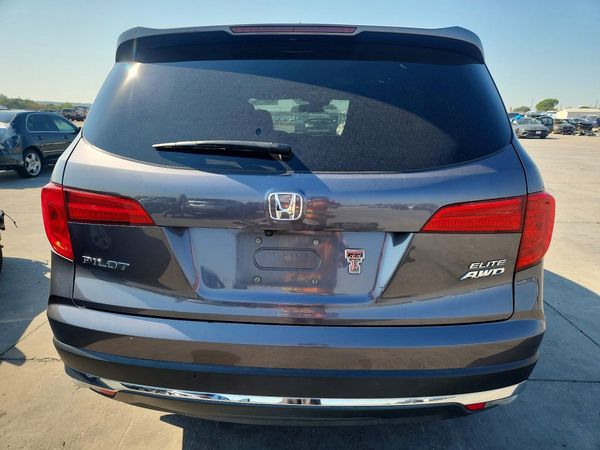 2017 HONDA PILOT Elite