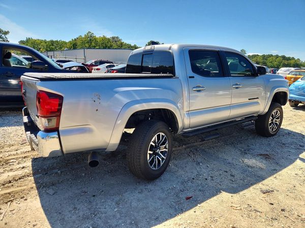 2022 TOYOTA TACOMA SR5