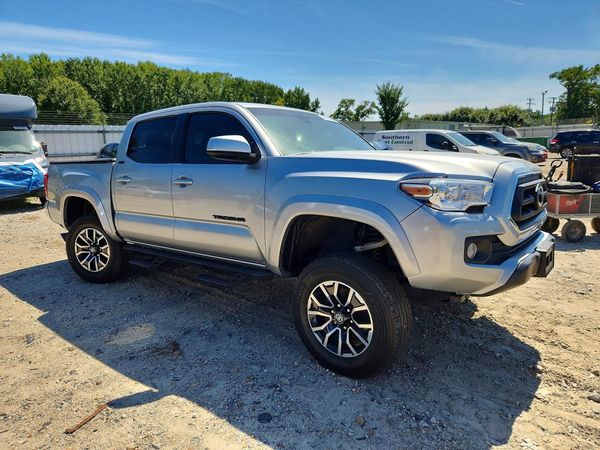 2022 TOYOTA TACOMA SR5