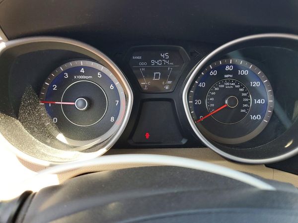 2013 HYUNDAI ELANTRA