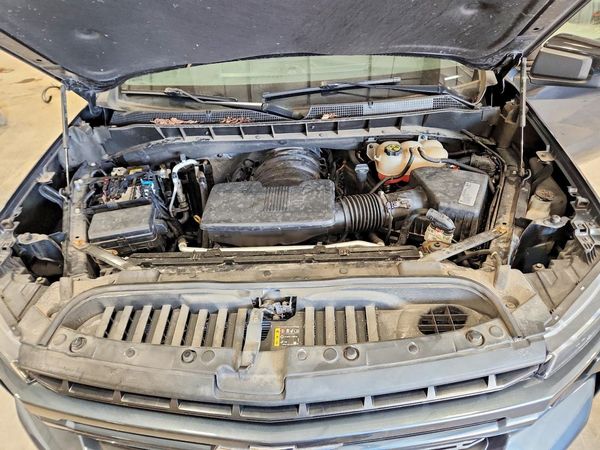 2020 CHEVROLET SILVERADO RST — Engine bay