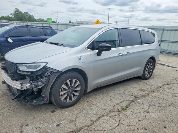 2024 CHRYSLER PACIFICA Select